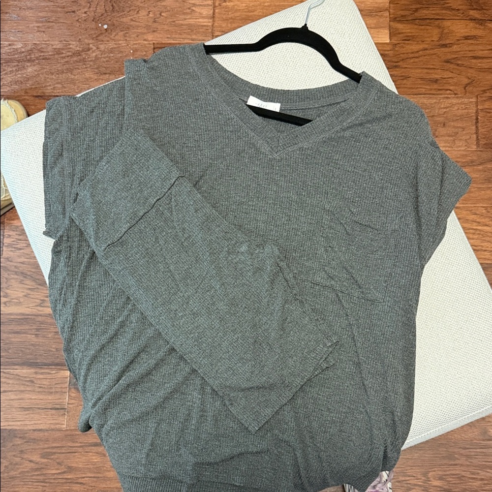 Women's Gray V-Neck Top biker short set